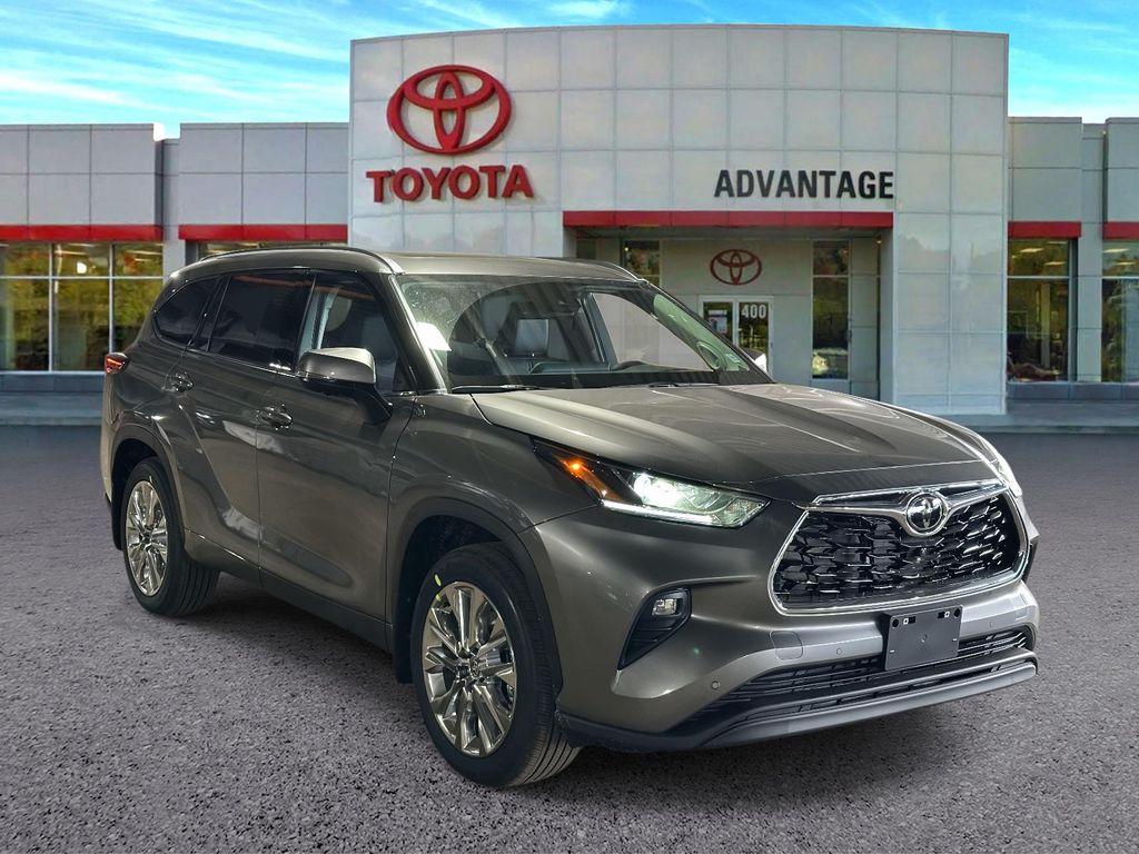 new 2026 Toyota Highlander car, priced at $54,182