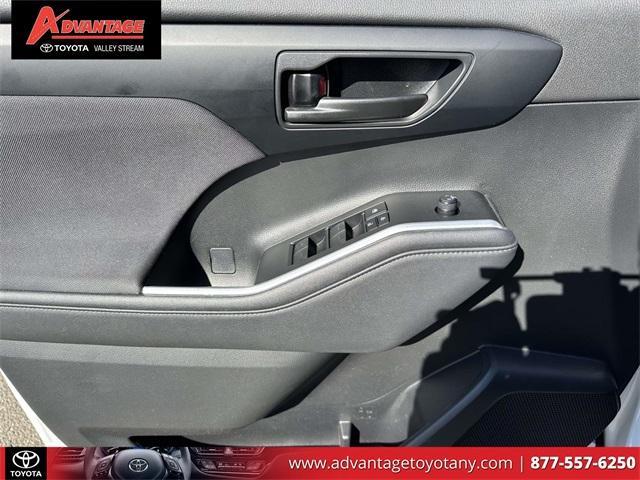used 2023 Toyota Highlander car