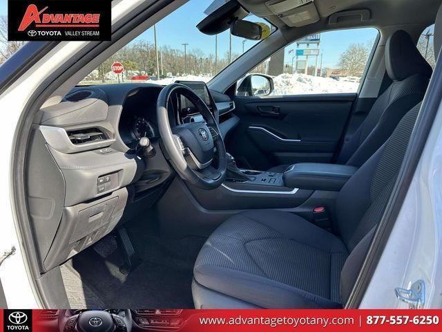 used 2023 Toyota Highlander car