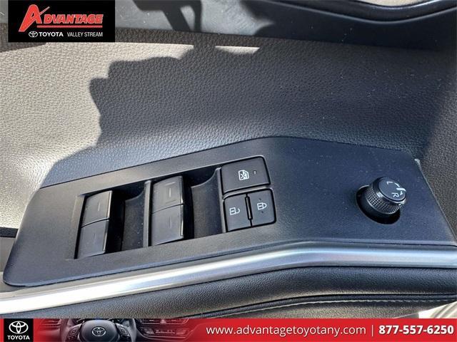 used 2023 Toyota Highlander car