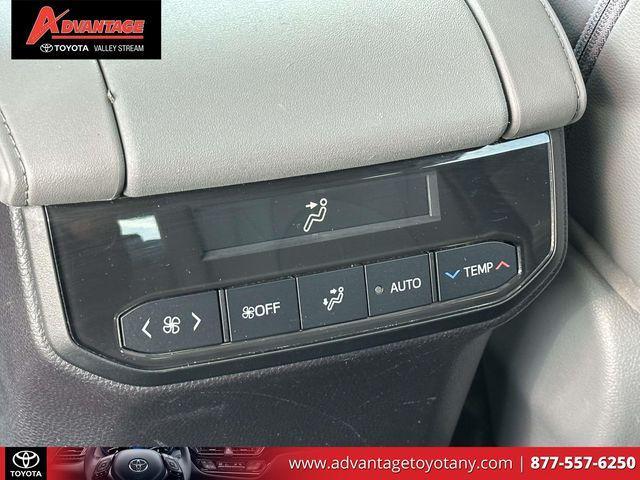 used 2022 Toyota Highlander car, priced at $35,999