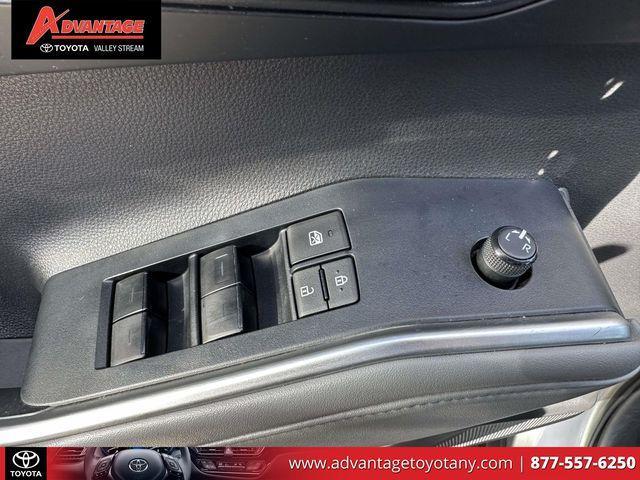 used 2022 Toyota Highlander car, priced at $35,999