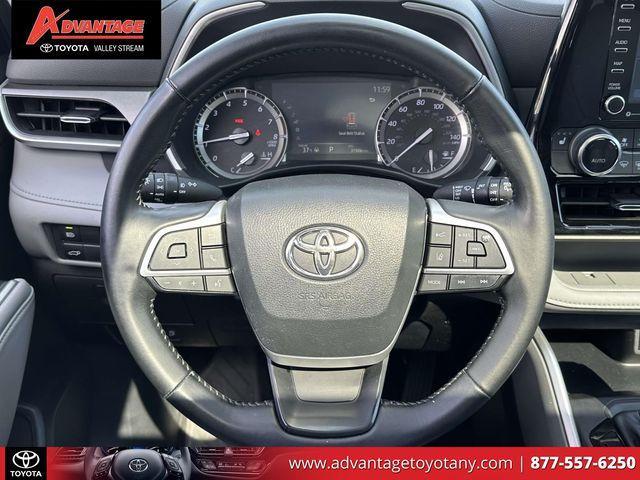 used 2022 Toyota Highlander car, priced at $35,999