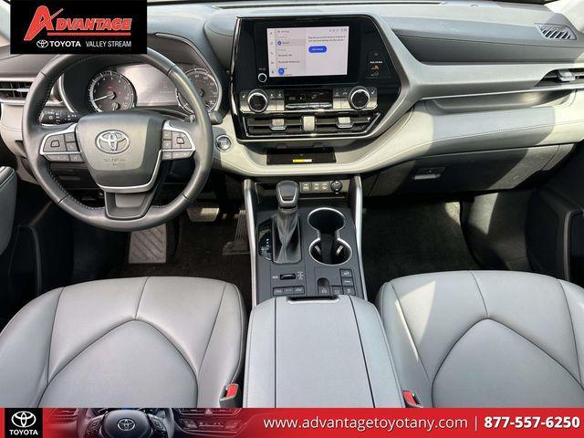 used 2023 Toyota Highlander car, priced at $39,995