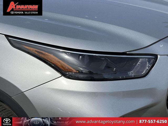 used 2023 Toyota Highlander car, priced at $39,995