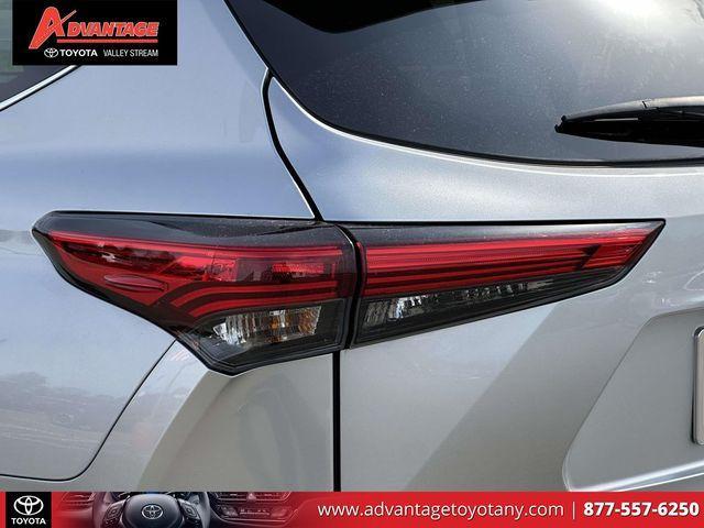 used 2023 Toyota Highlander car, priced at $39,995