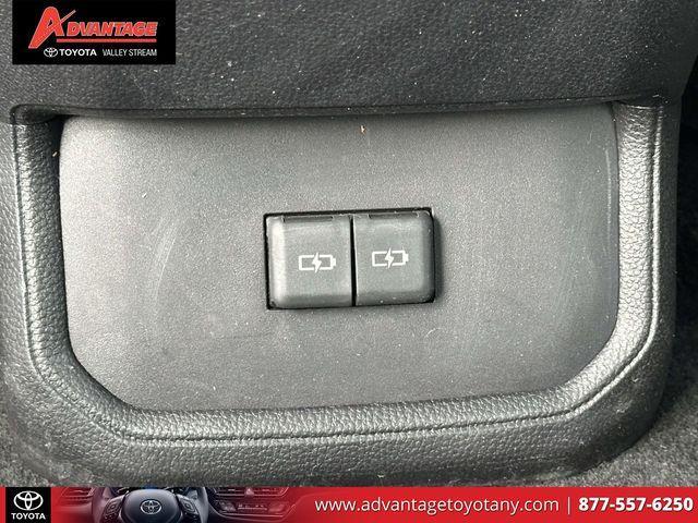 used 2023 Toyota Highlander car, priced at $39,995