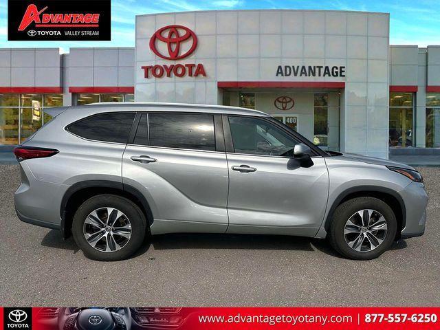 used 2023 Toyota Highlander car, priced at $39,995