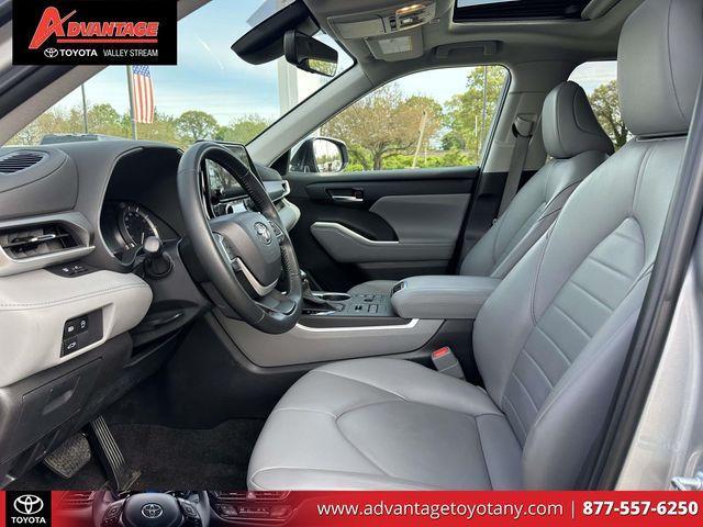 used 2023 Toyota Highlander car, priced at $39,995