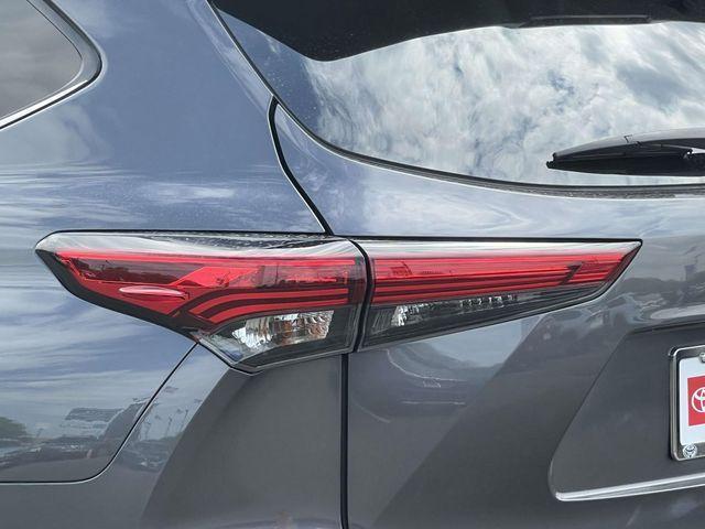 used 2023 Toyota Highlander car, priced at $35,995
