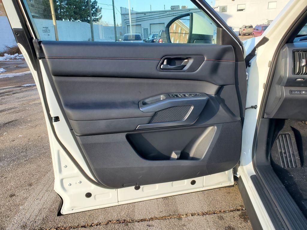 new 2025 Nissan Pathfinder car, priced at $44,257