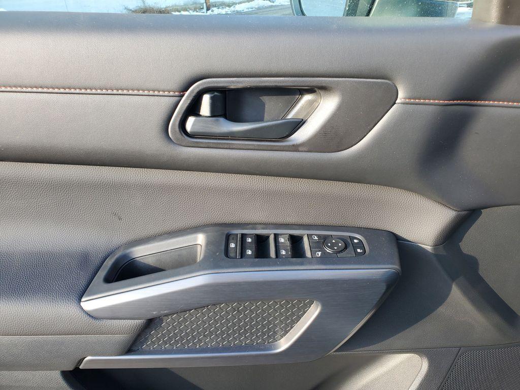 new 2025 Nissan Pathfinder car, priced at $44,257