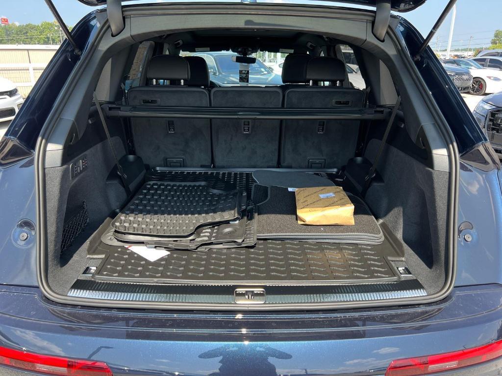 new 2025 Audi Q7 car, priced at $70,480
