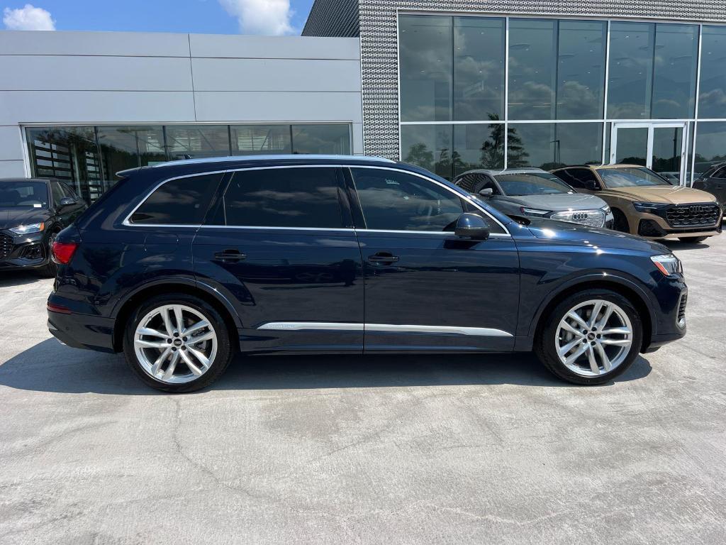 new 2025 Audi Q7 car, priced at $70,480