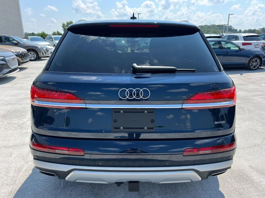 new 2025 Audi Q7 car, priced at $70,480
