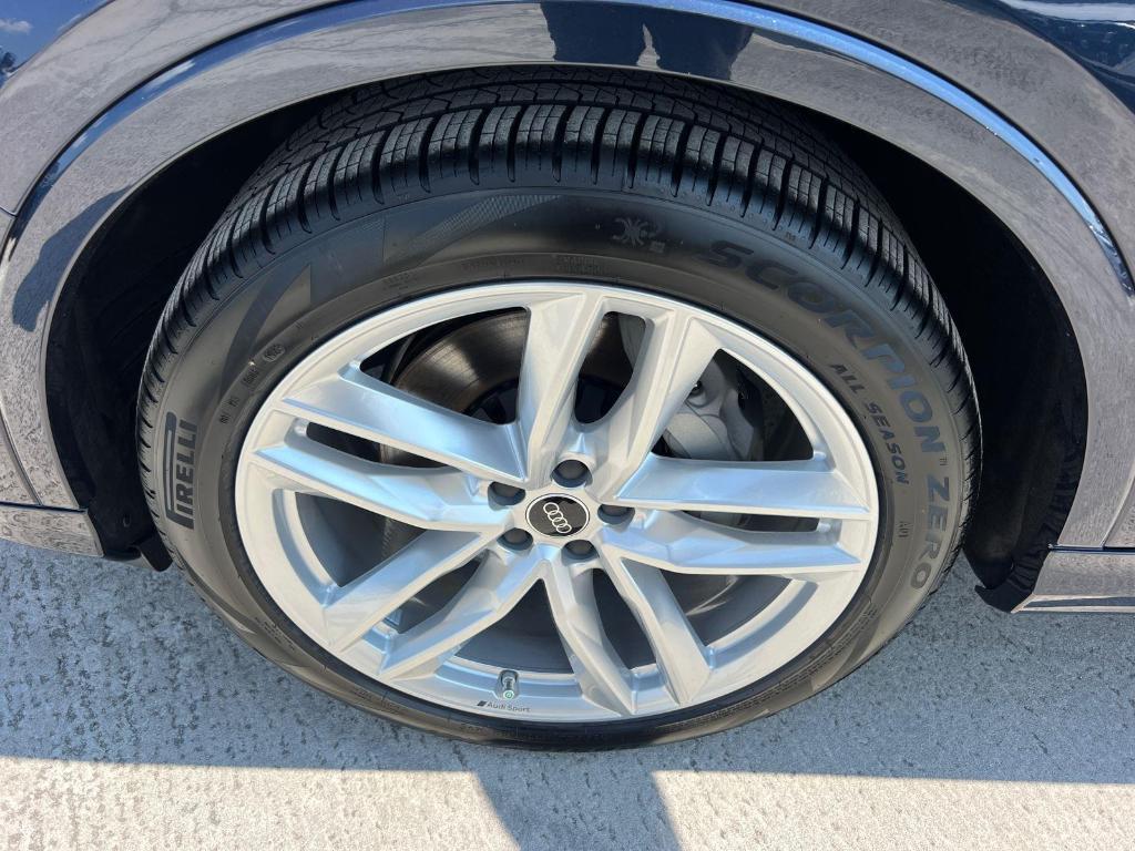 new 2025 Audi Q7 car, priced at $70,480