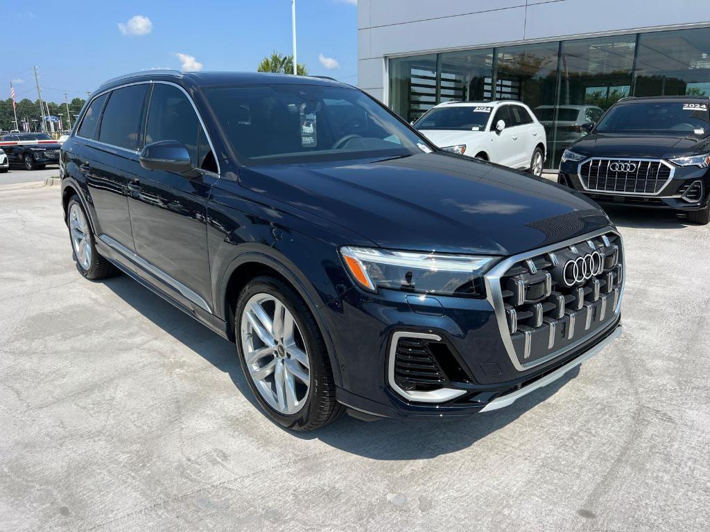 new 2025 Audi Q7 car, priced at $70,480