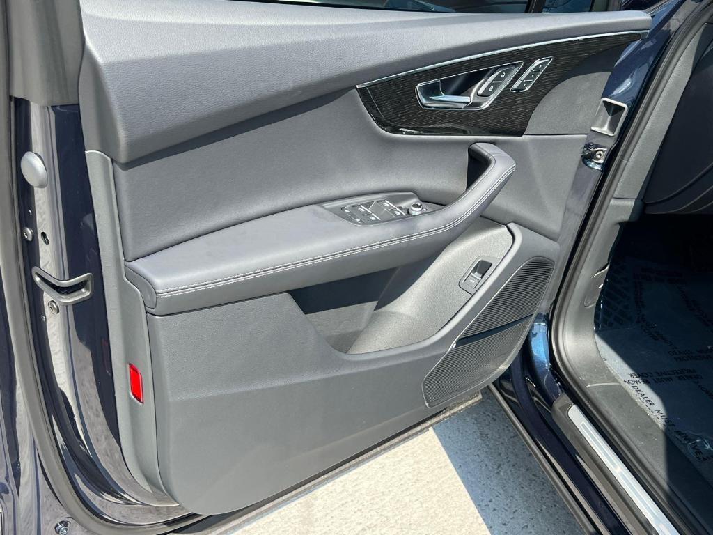 new 2025 Audi Q7 car, priced at $70,480