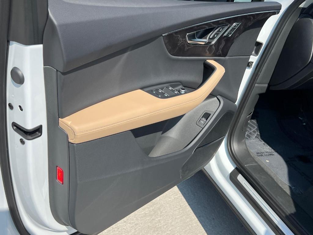 new 2025 Audi Q7 car, priced at $71,080