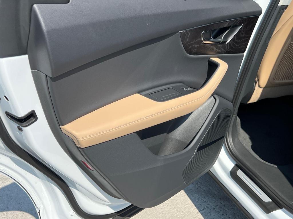 new 2025 Audi Q7 car, priced at $71,080