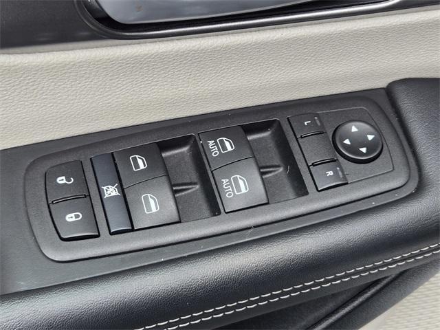 used 2024 Chrysler Pacifica car, priced at $28,325