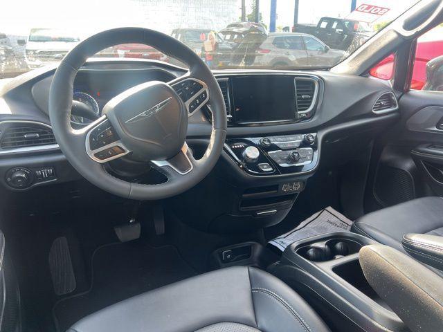 used 2025 Chrysler Pacifica car, priced at $32,073