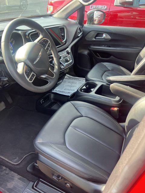 used 2025 Chrysler Pacifica car, priced at $32,073