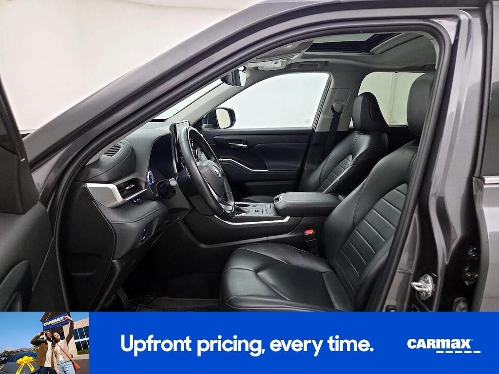 used 2022 Toyota Highlander car, priced at $36,998