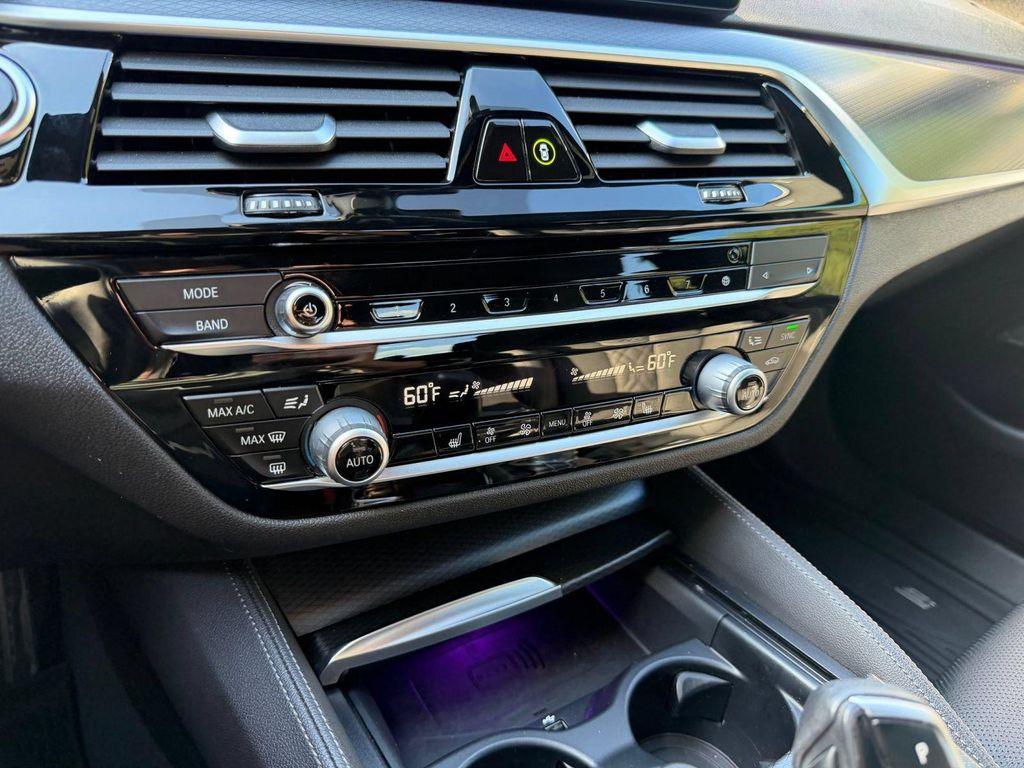 BMW 5 Series view 18