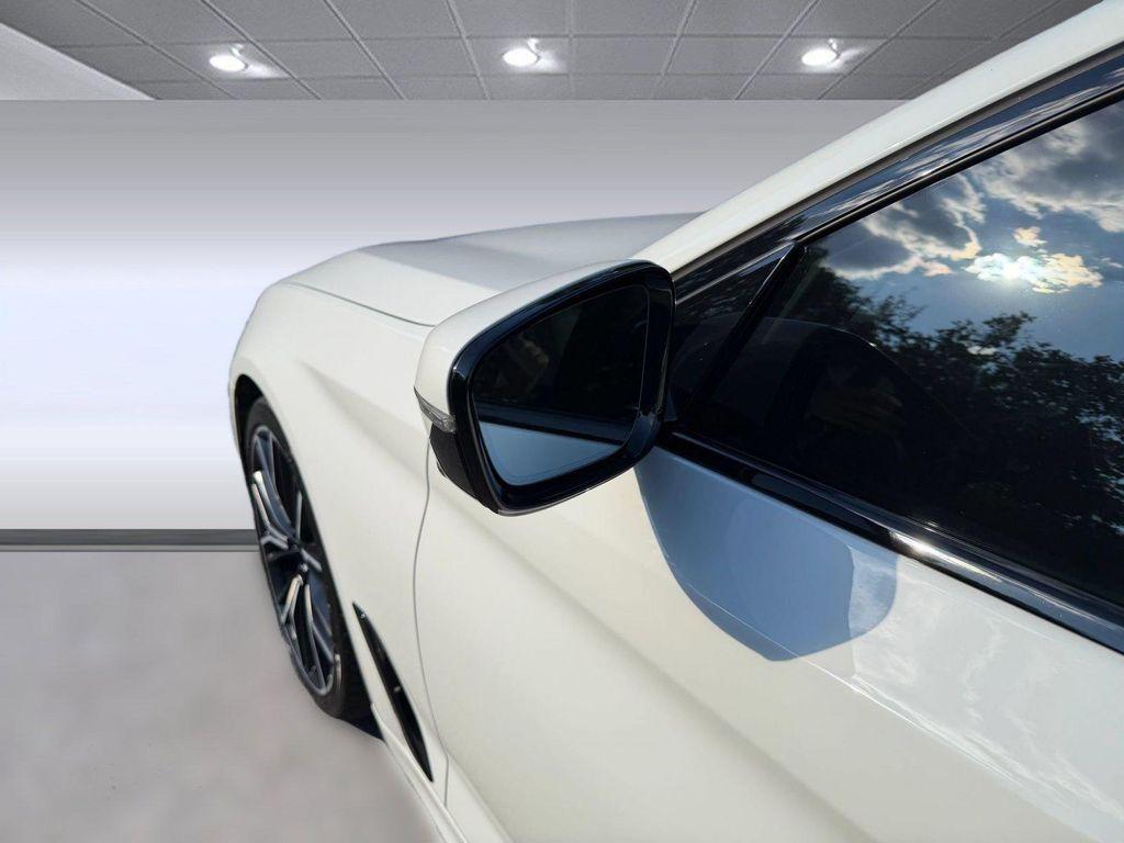 BMW 5 Series view 25