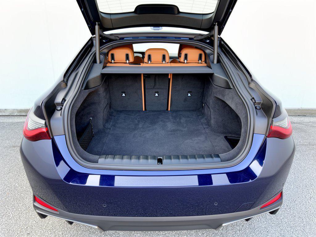 BMW i4 view 28