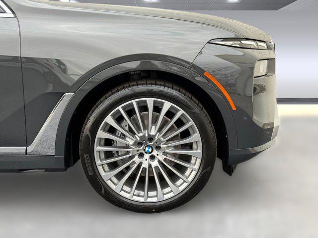 new 2026 BMW X7 car, priced at $101,075