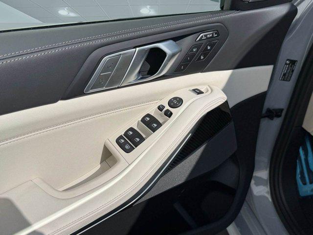 new 2026 BMW X7 car, priced at $124,800