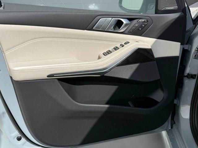 new 2026 BMW X7 car, priced at $124,800