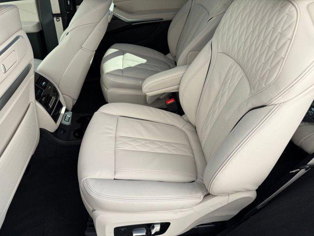 new 2026 BMW X7 car, priced at $124,800