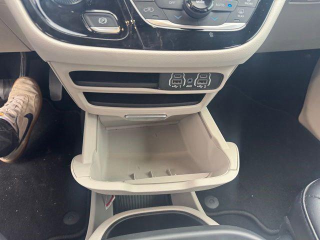 used 2023 Chrysler Pacifica car, priced at $25,823