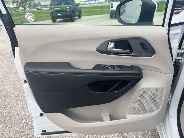 used 2023 Chrysler Pacifica car, priced at $25,823