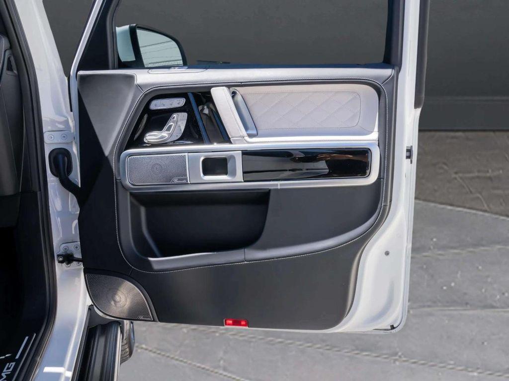 Mercedes-Benz G-Class view 30