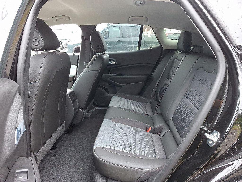 new 2025 Chevrolet Trax car, priced at $26,084