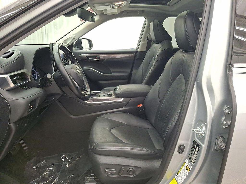 used 2021 Toyota Highlander car, priced at $33,293