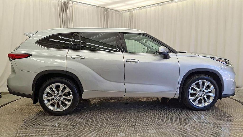 used 2021 Toyota Highlander car, priced at $33,293