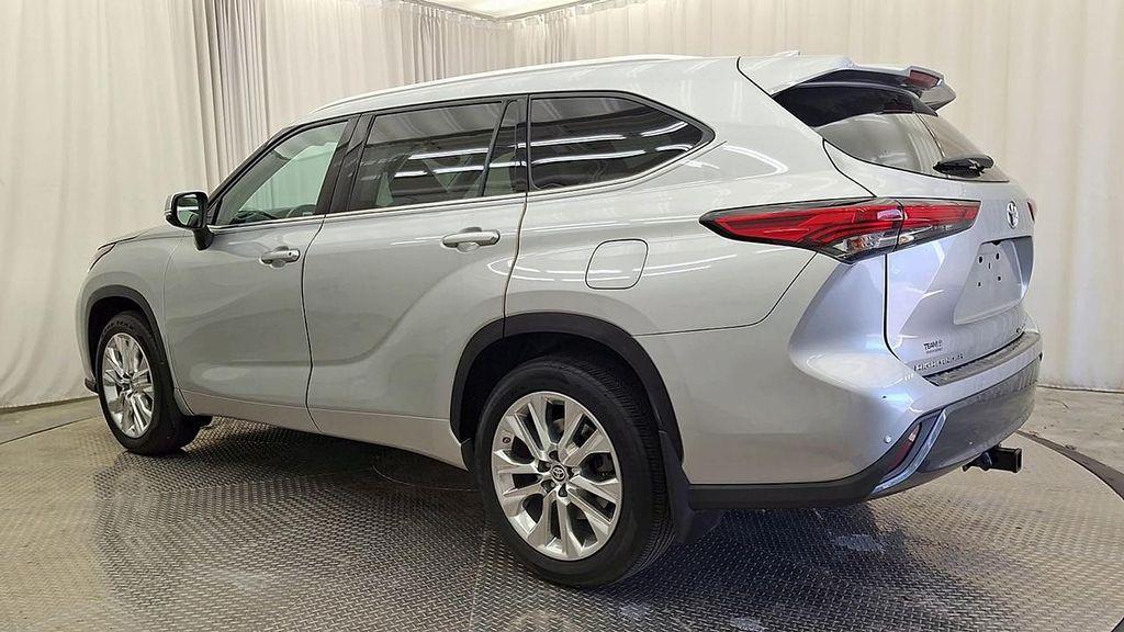 used 2021 Toyota Highlander car, priced at $33,293