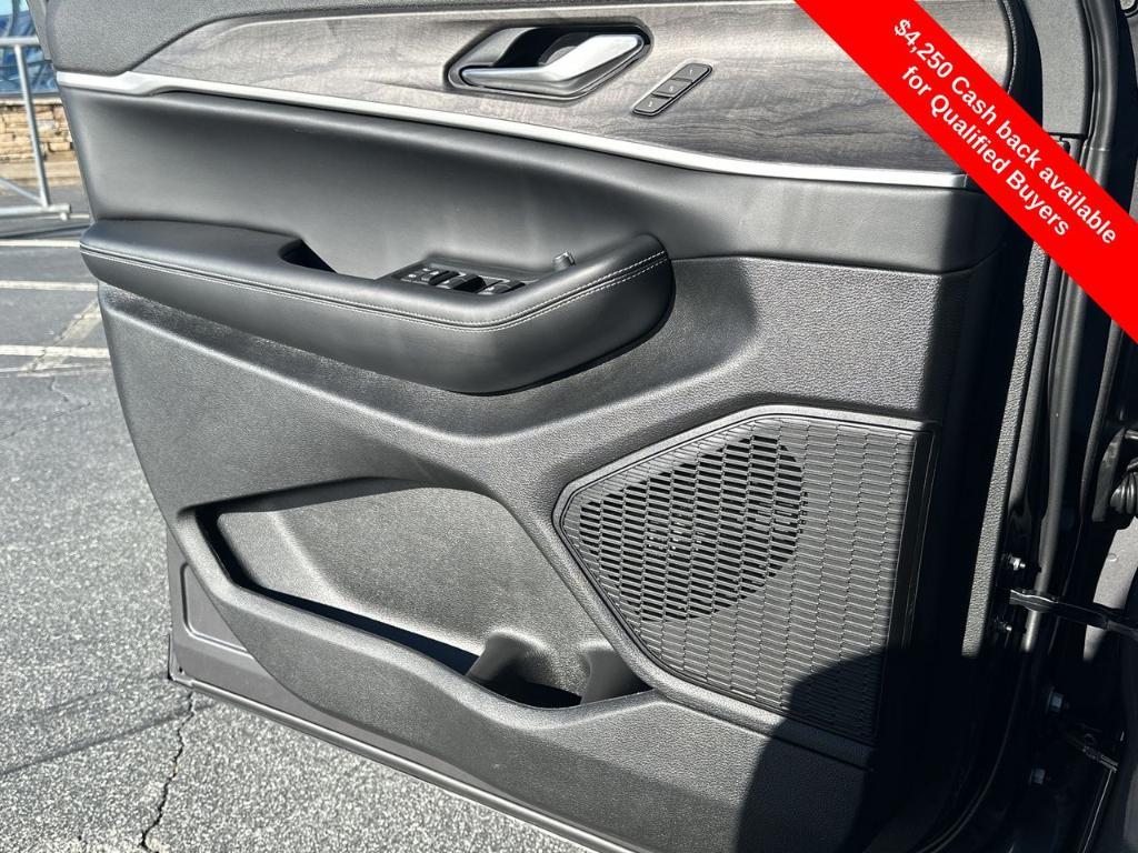new 2025 Jeep Grand Cherokee car, priced at $45,541
