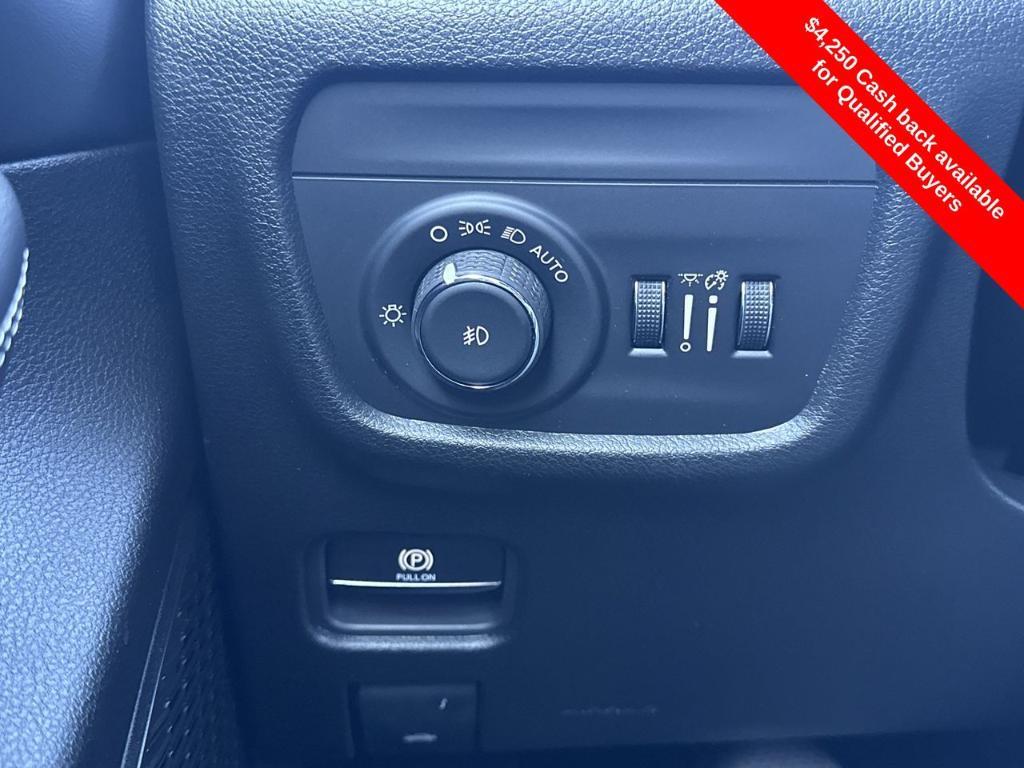 new 2025 Jeep Grand Cherokee car, priced at $45,541