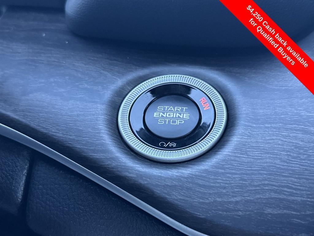 new 2025 Jeep Grand Cherokee car, priced at $45,541