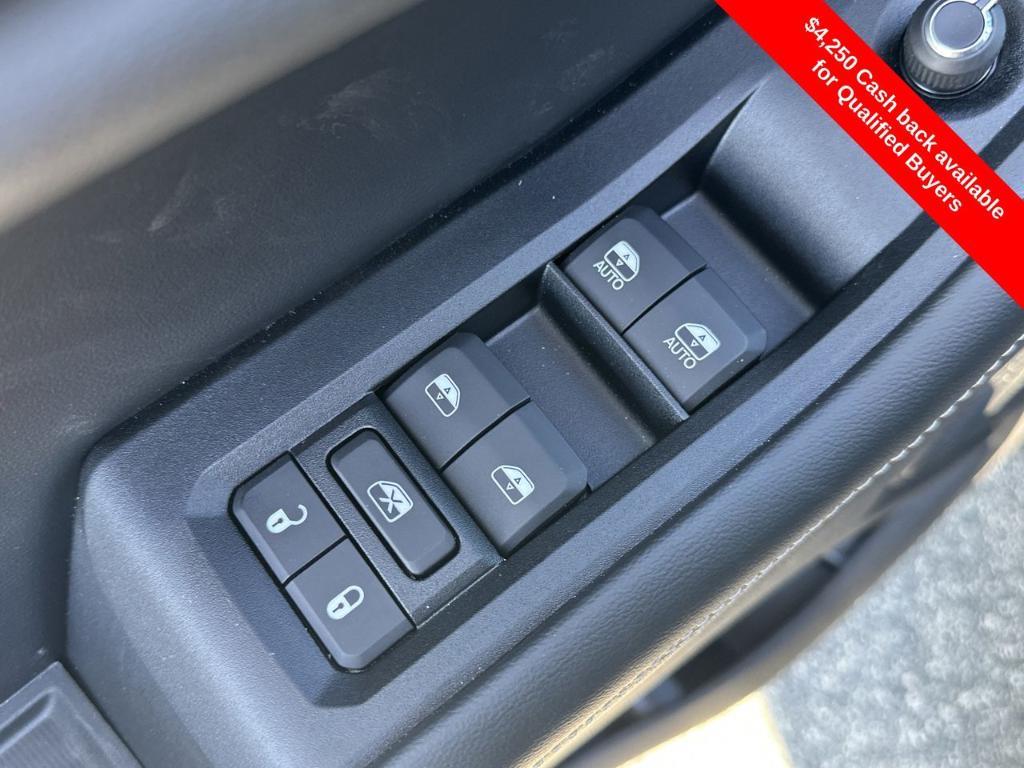 new 2025 Jeep Grand Cherokee car, priced at $45,541