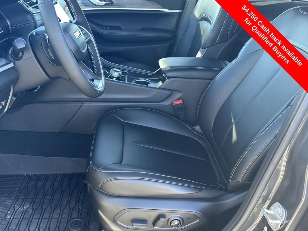 new 2025 Jeep Grand Cherokee car, priced at $45,541