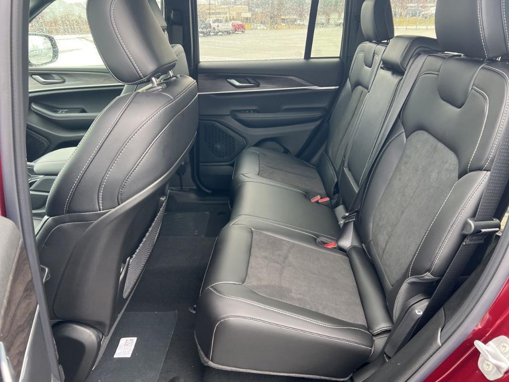 new 2026 Jeep Grand Cherokee car, priced at $43,584
