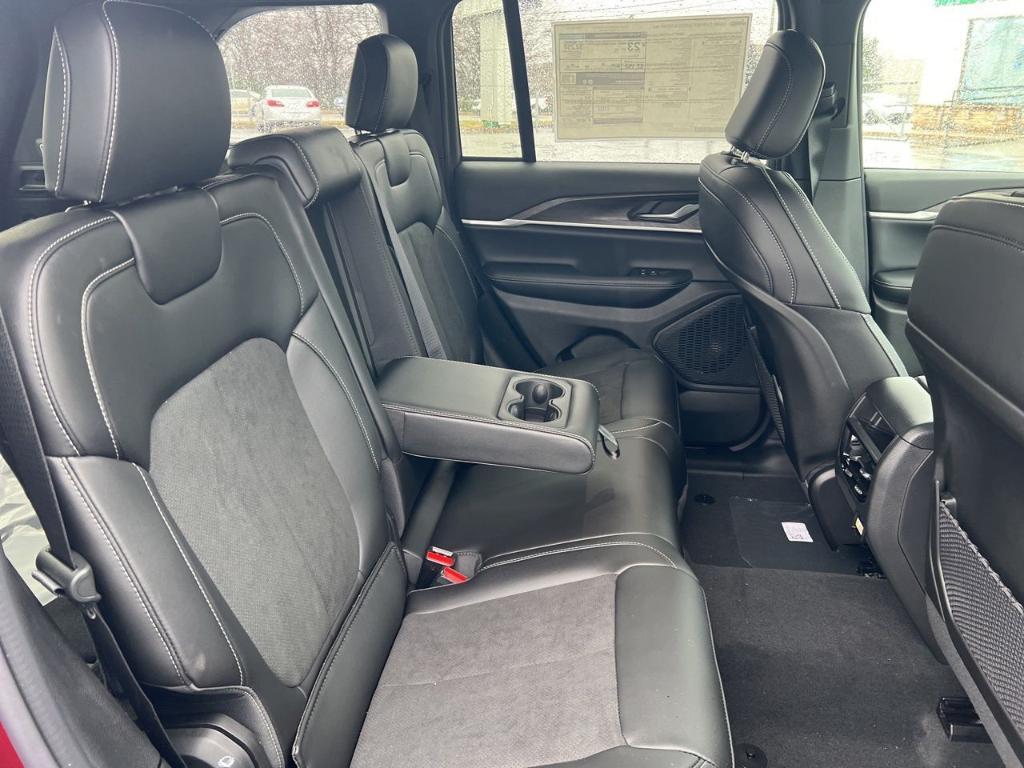 new 2026 Jeep Grand Cherokee car, priced at $43,584