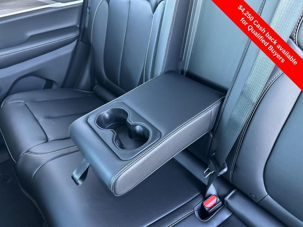 new 2025 Jeep Grand Cherokee car, priced at $45,037